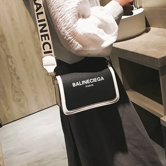 PURSE - Picture 2 of 7